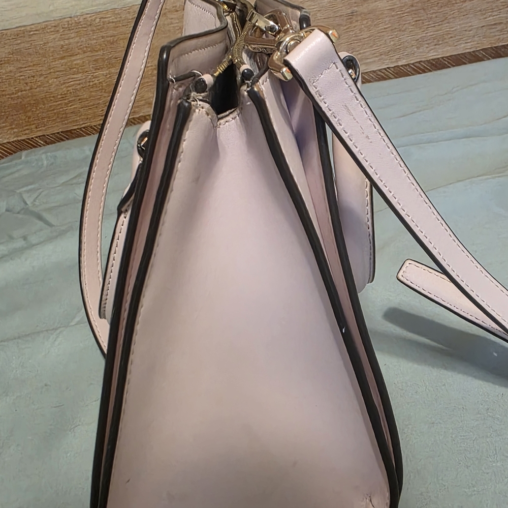 Micheal Kors Purse - Picture 3 of 7